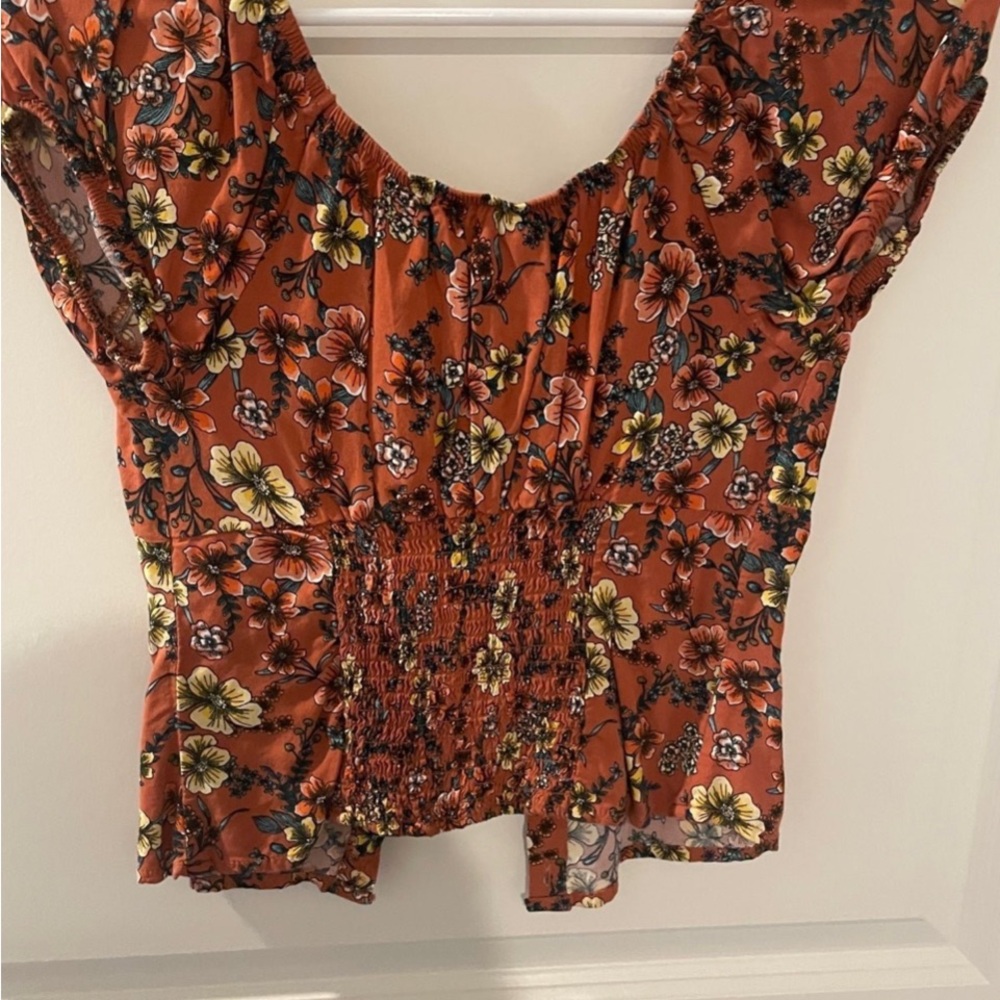 Spring Top - Picture 3 of 4